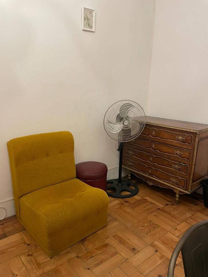 Bordeaux M1 R3 - & Comfortable Double With Private Patio & Shared Bathroom Gasthof *
